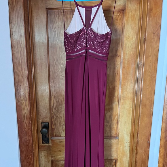 Size: 5    Brand: Morgan & Co.    Color: Maroon - Picture 2 of 3